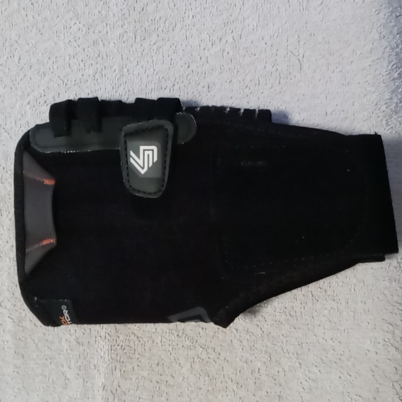 Ankle Brace BNWT Men's SZ XL w Adj Velcro Straps to Tighten Up - Picture 3 of 14